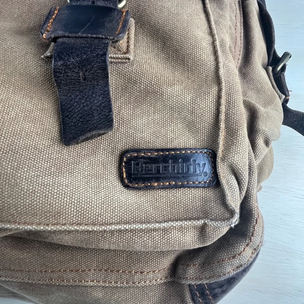 Berchirly canvas messenger